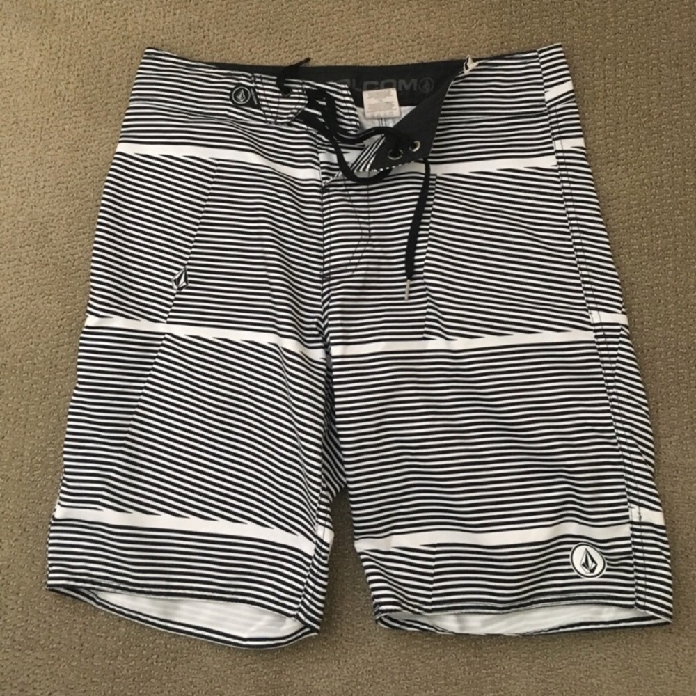 Men’s Volcom Swim Trunks sz 32